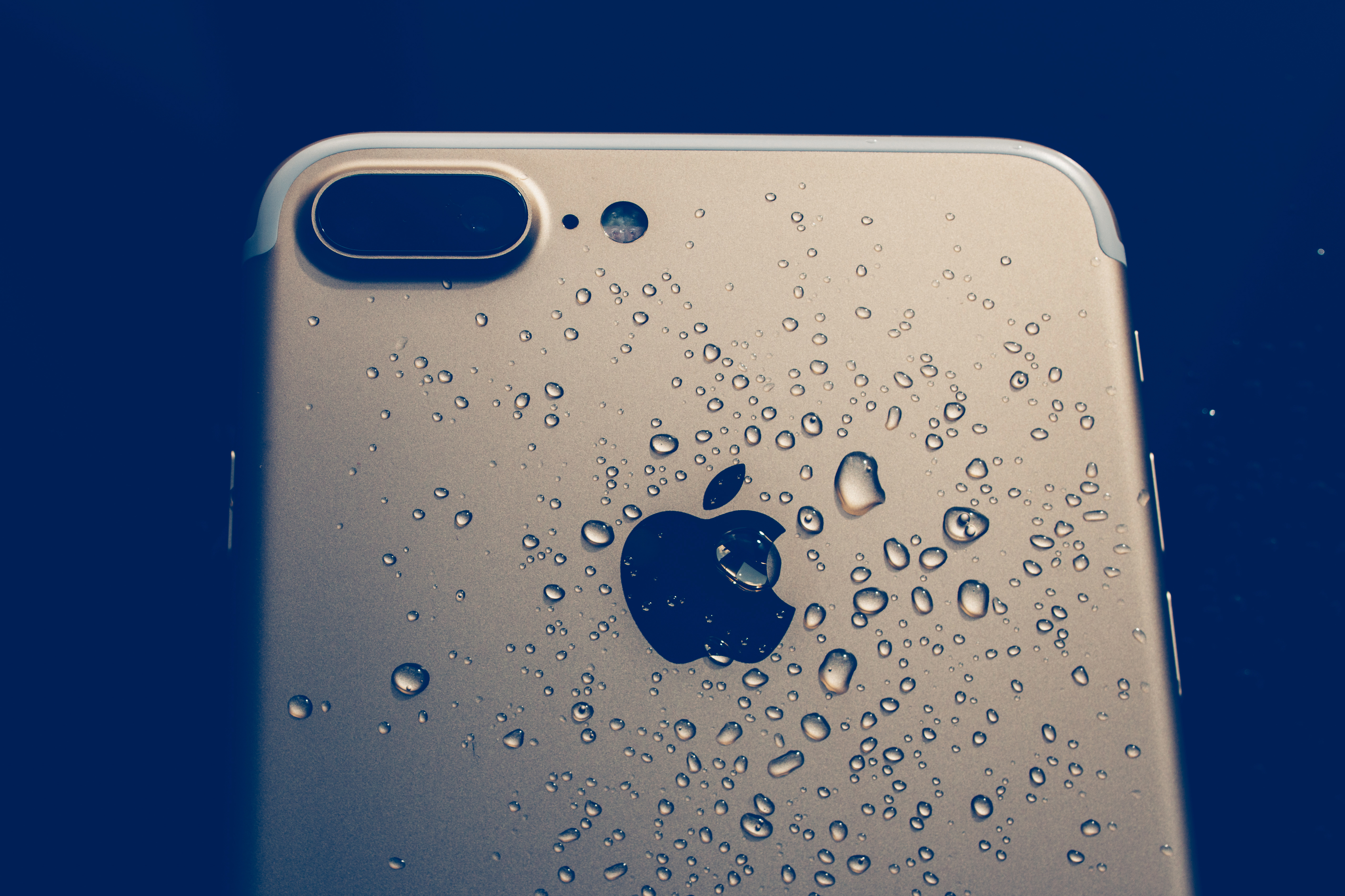 iPhone ve vodě